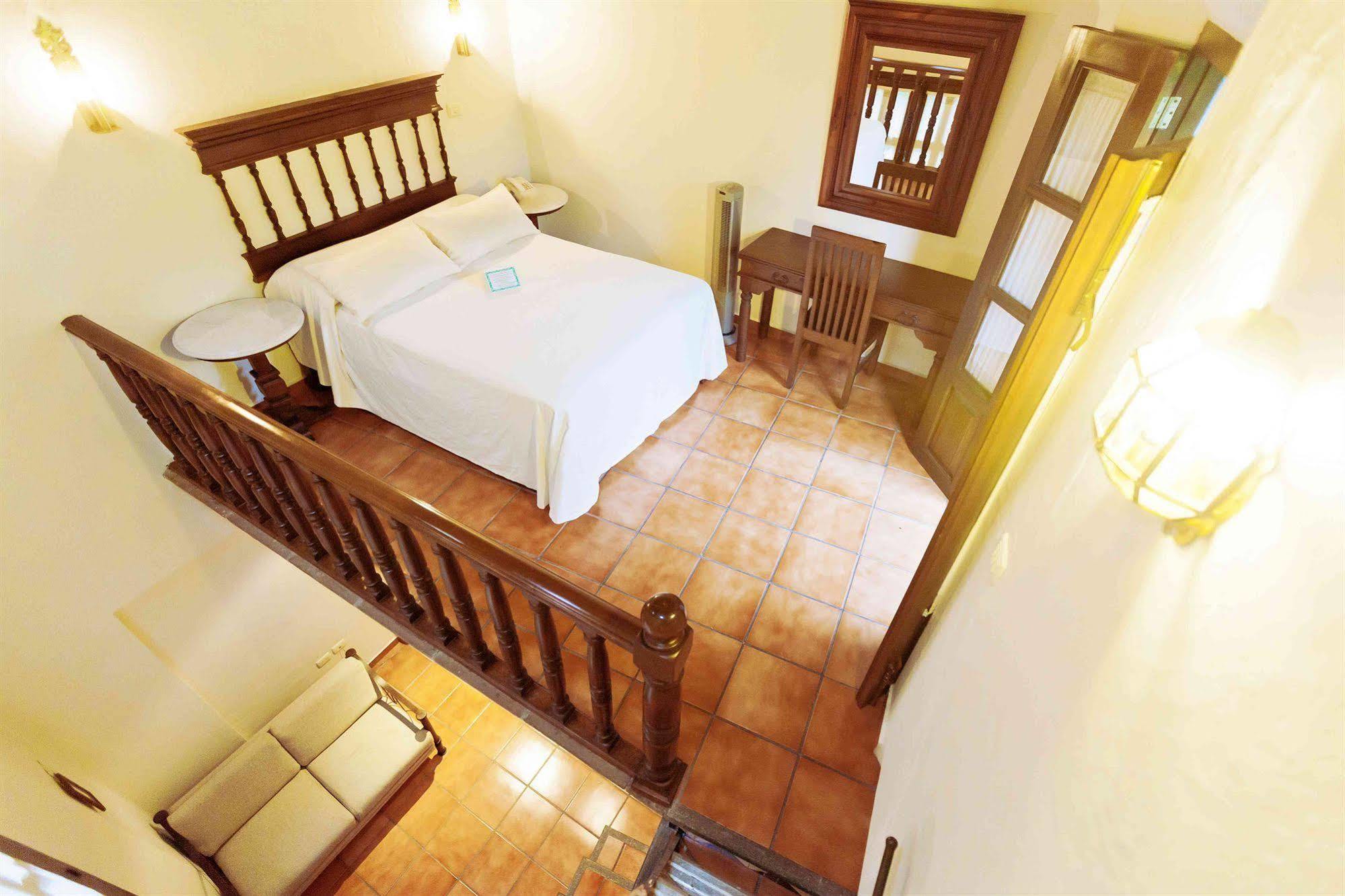 Meson Del Alferez Coatepec Hotel โกอาเตเปก ภายนอก รูปภาพ